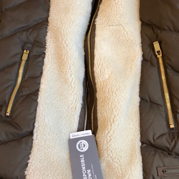 FINAL💵NWT Athleta Responsible Down Tundra Vest XS - Picture 4 of 6